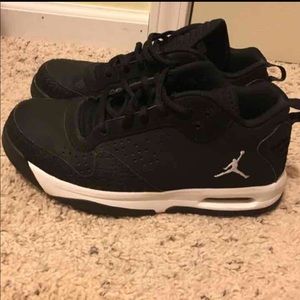 Like new black and white Jordans